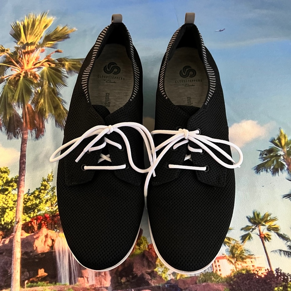 B&W Ayla Reece sneaker from Cloudsteppers by Clarks Women’s Size 10